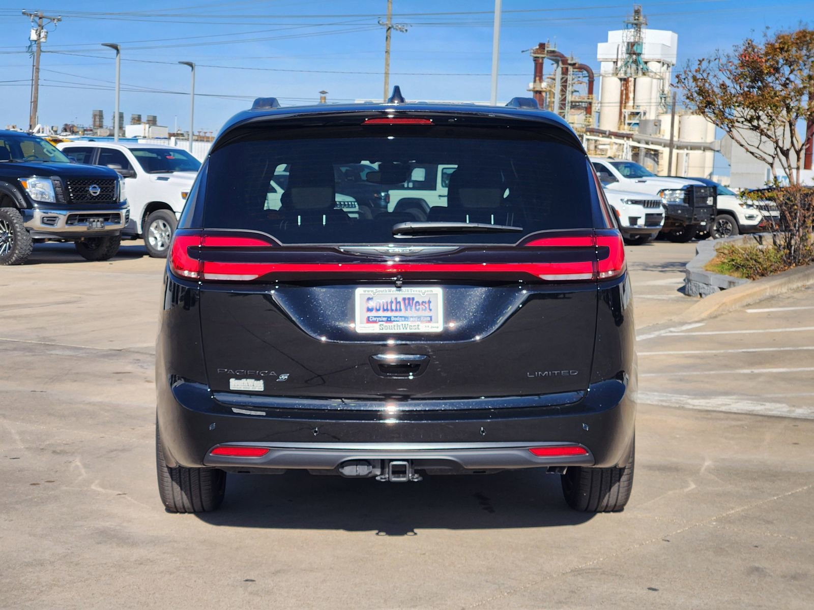 New 2026 Chrysler Pacifica Limited image 8