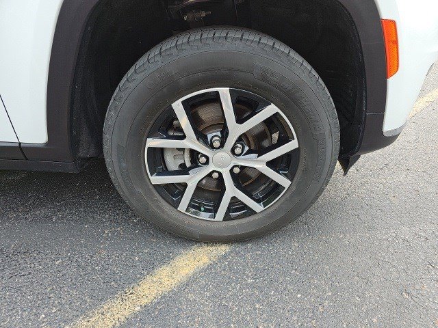 Used 2024 Jeep Grand Cherokee L Limited image 10