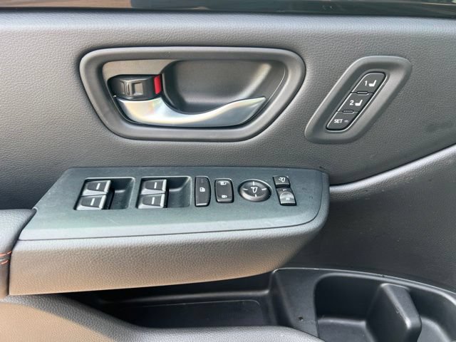 Used 2025 Honda Pilot TrailSport image 23