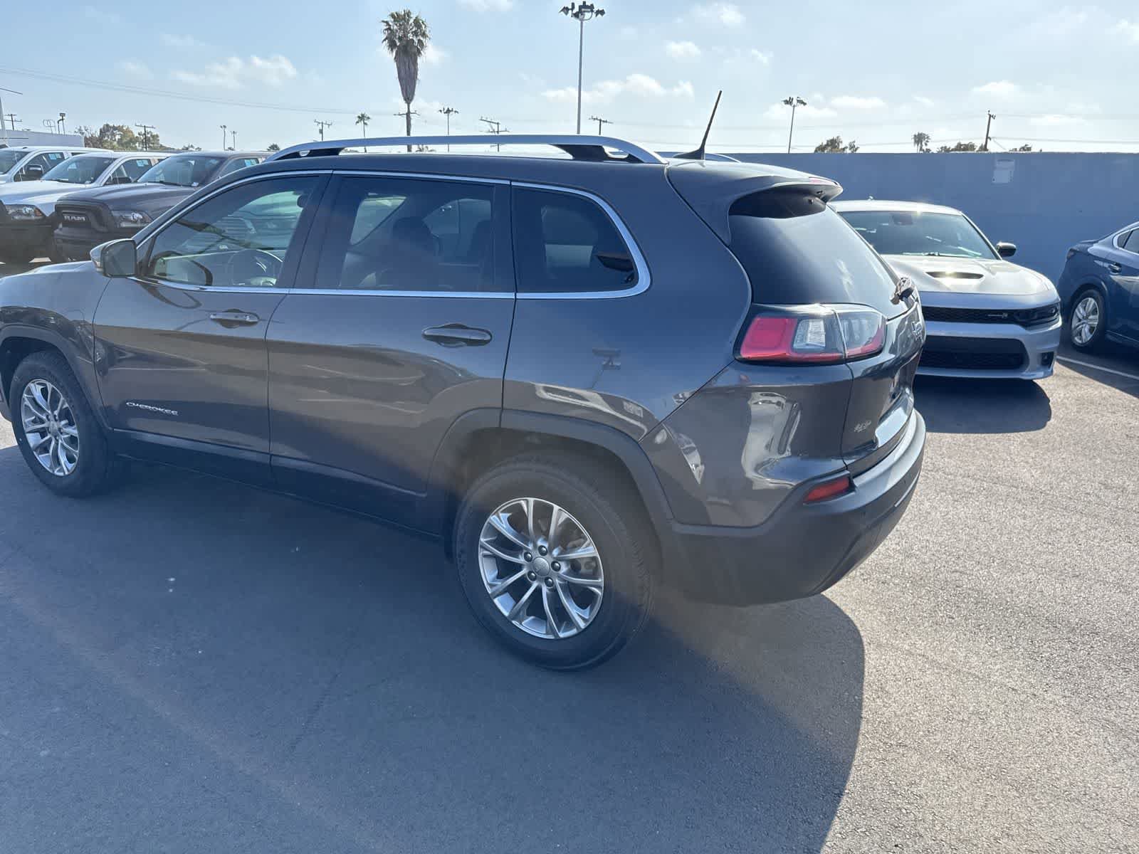 Used 2019 Jeep Cherokee Latitude Plus FWD image 15