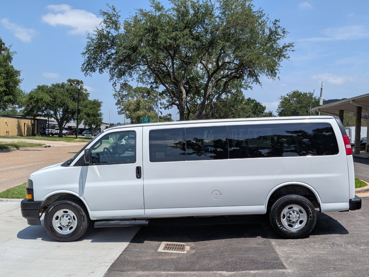 Used 2023 Chevrolet Express 3500 LS RWD image 8