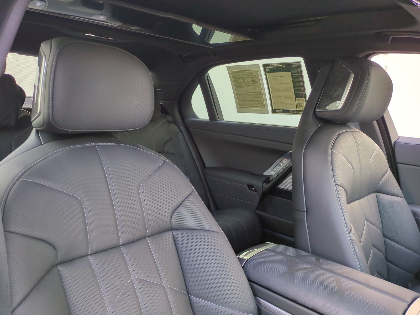Certified 2025 BMW 760i xDrive w/ Luxury Rear Seating Package AWD/4WD image 34