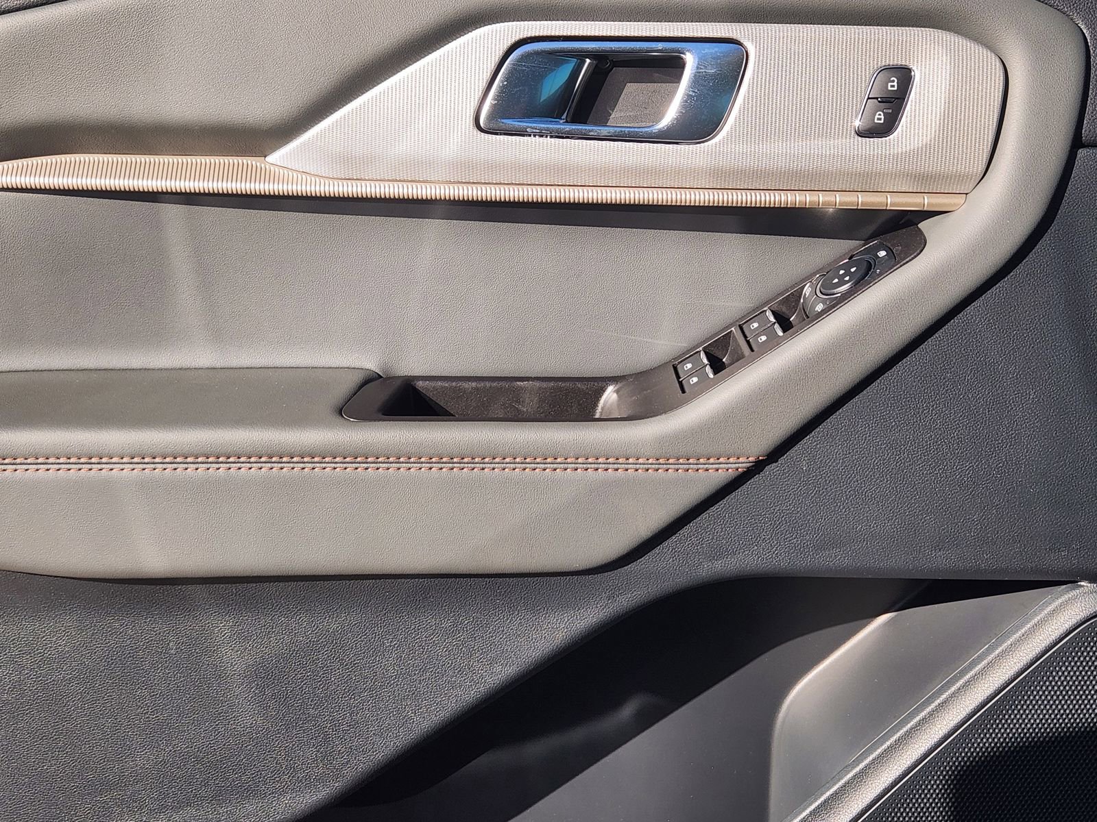 New 2026 Ford Explorer Active image 21