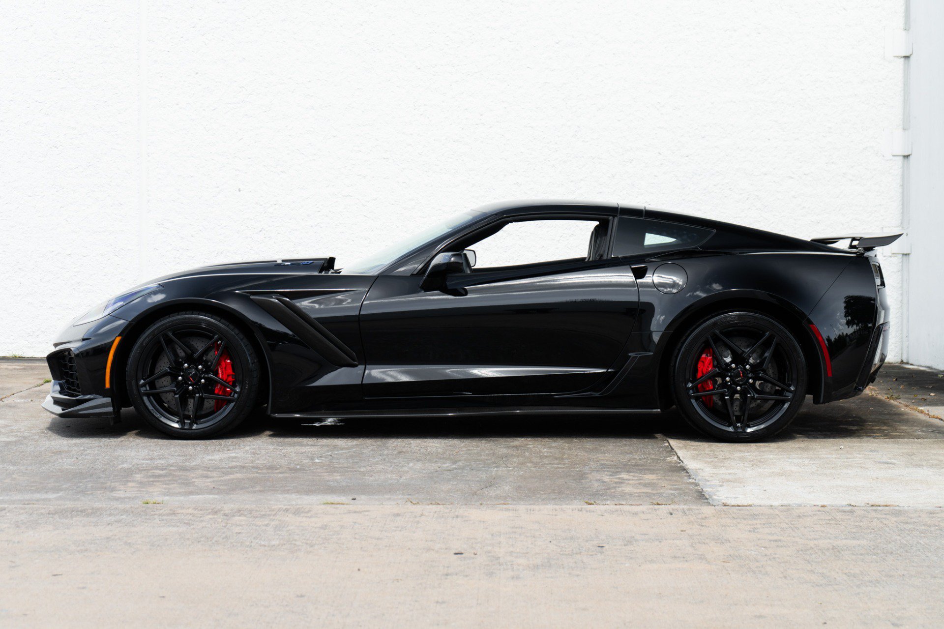 Used 2019 Chevrolet Corvette ZR1 RWD image 3