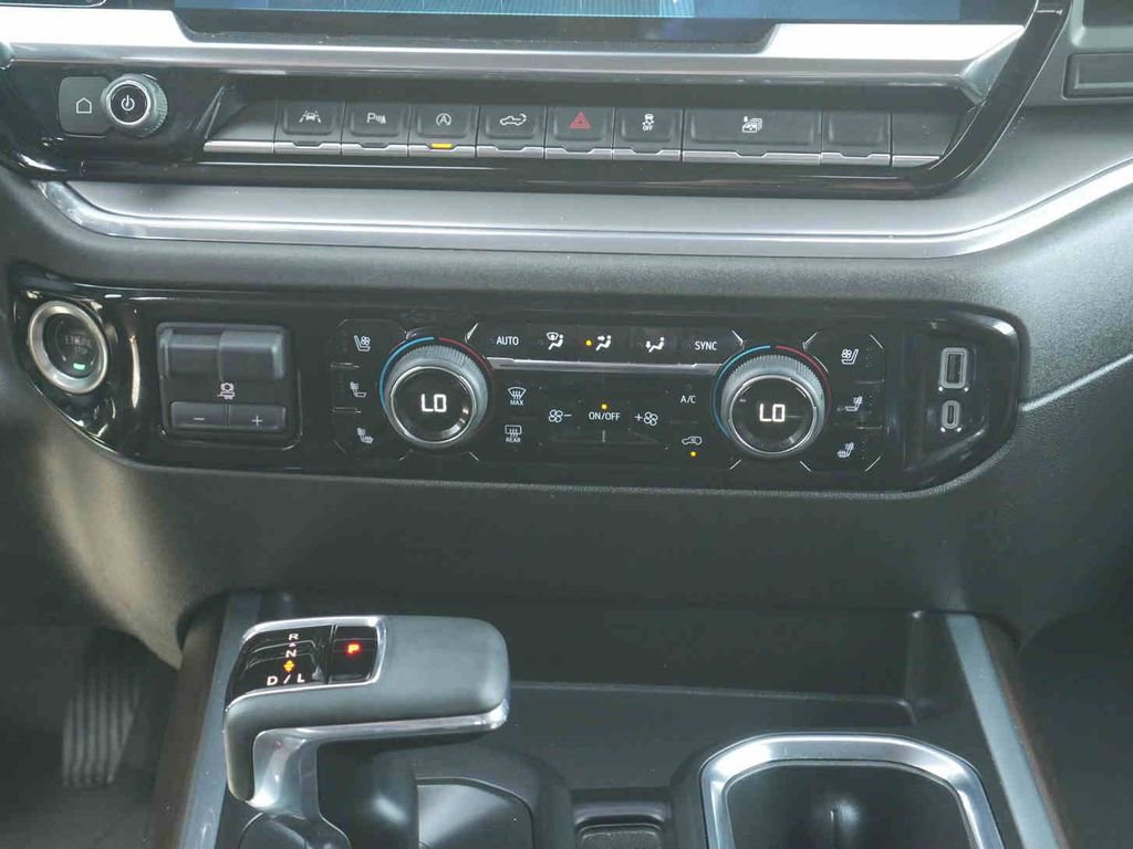 Used 2024 Chevrolet Silverado 1500 High Country w/ High Country Premium Package image 7