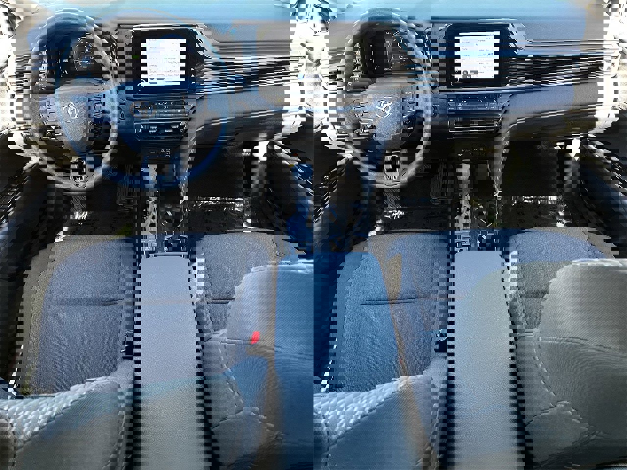 Used 2025 Toyota Camry LE image 9