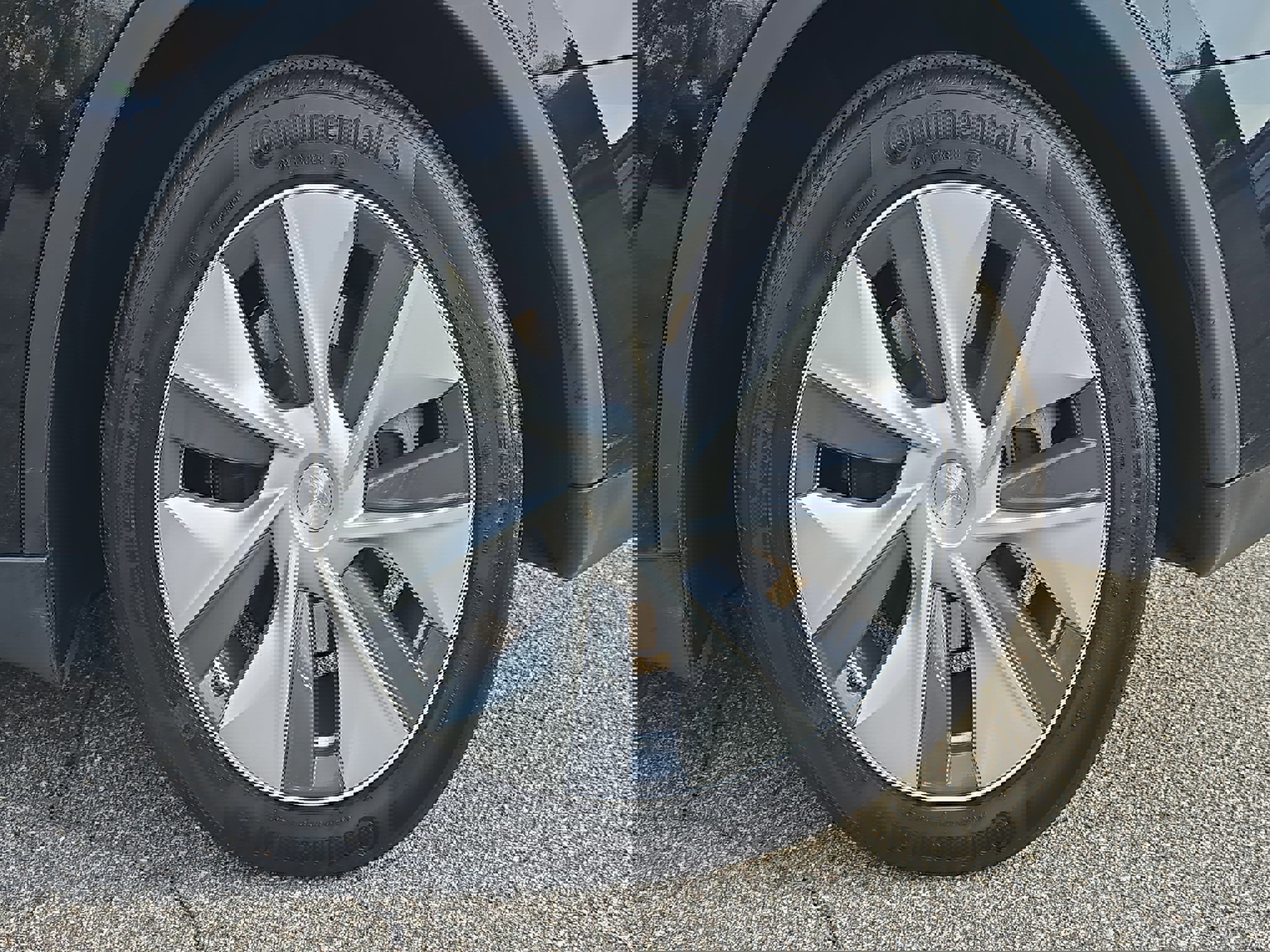 Used 2023 Tesla Model Y Long Range image 34