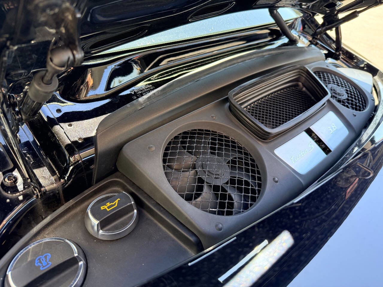 Used 2015 Porsche 911 Turbo S image 38