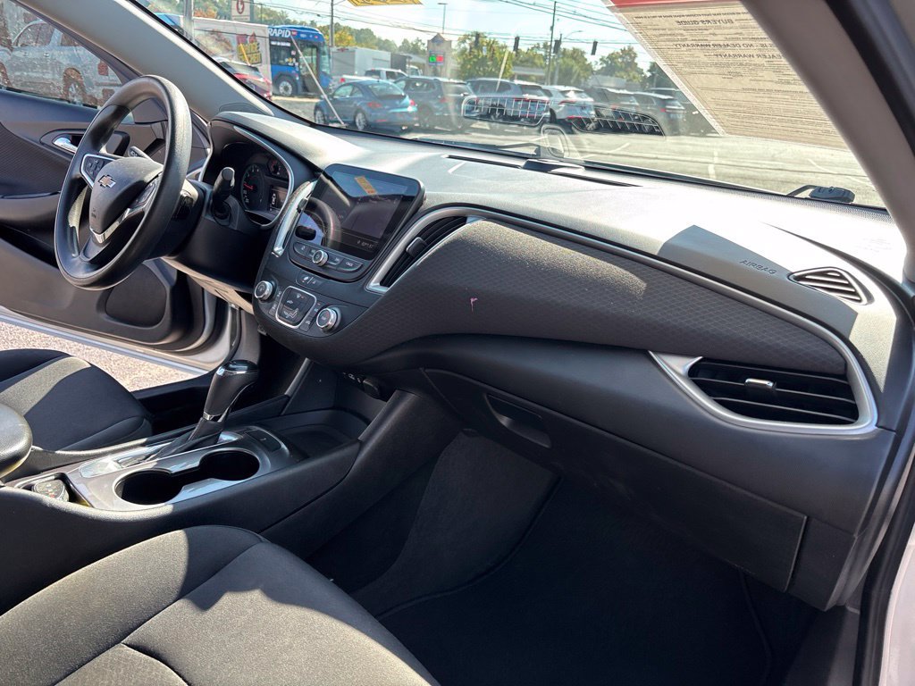 Used 2020 Chevrolet Malibu LS FWD image 32