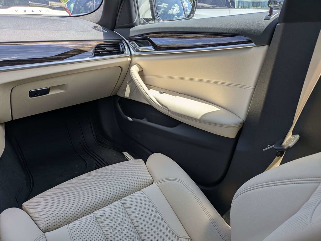 Used 2022 BMW 540i w/ M Sport Package RWD image 18