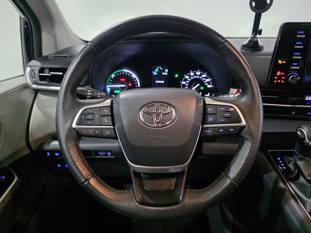 Used 2023 Toyota Sienna XLE FWD image 17