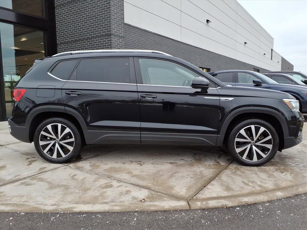 Used 2022 Volkswagen Taos SE w/ Panoramic Sunroof Package image 8