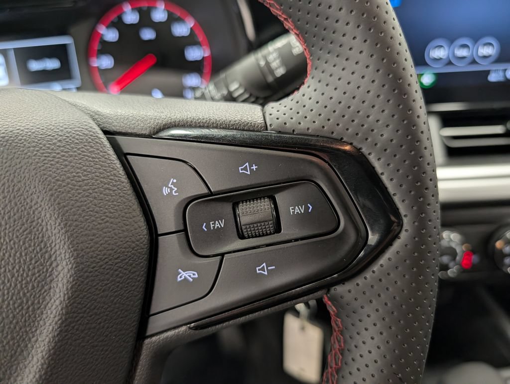 Used 2025 Chevrolet Trax RS w/ Driver Confidence Package FWD image 20