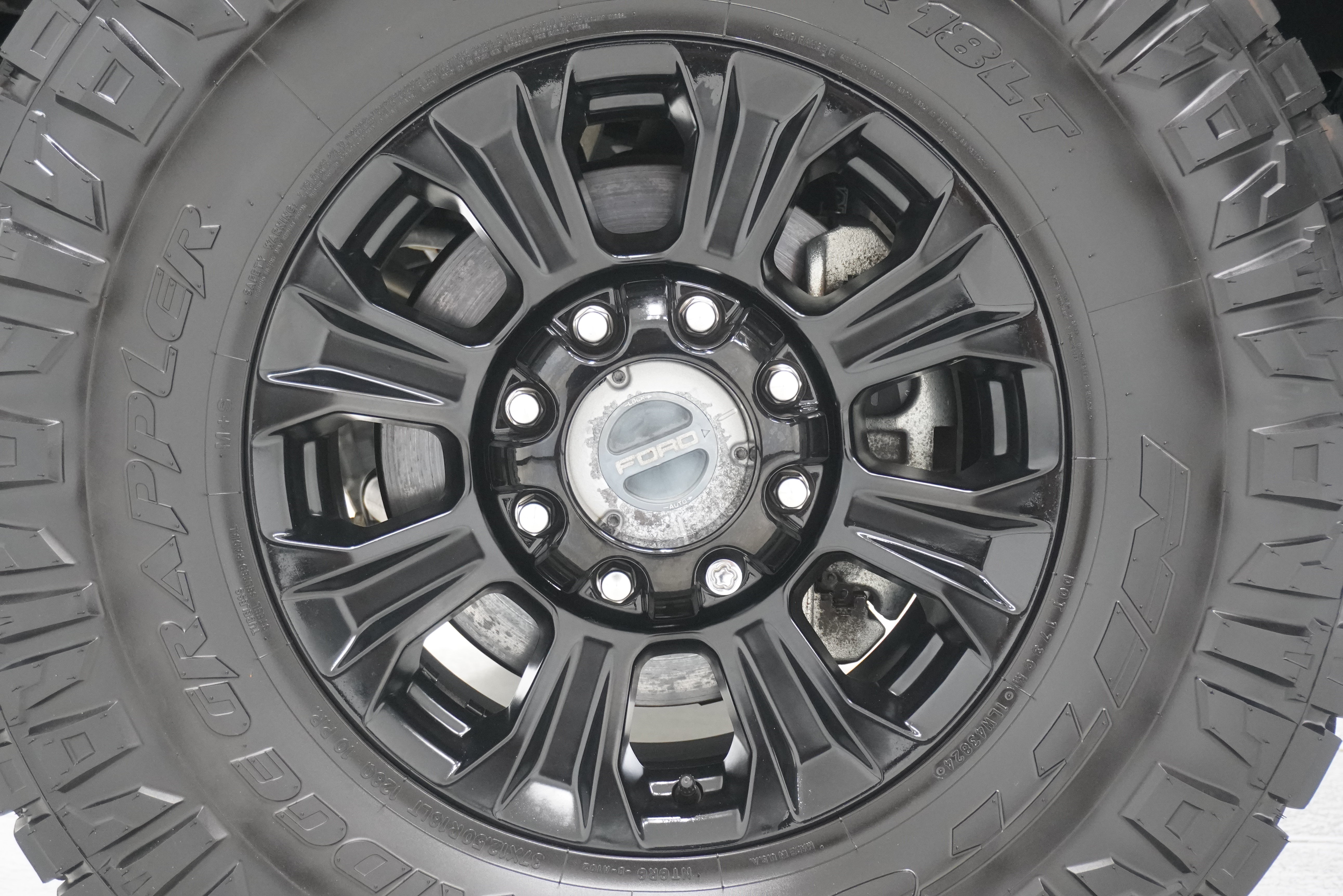 Used 2022 Ford F250 Platinum w/ Tremor Off-Road Package AWD/4WD image 35