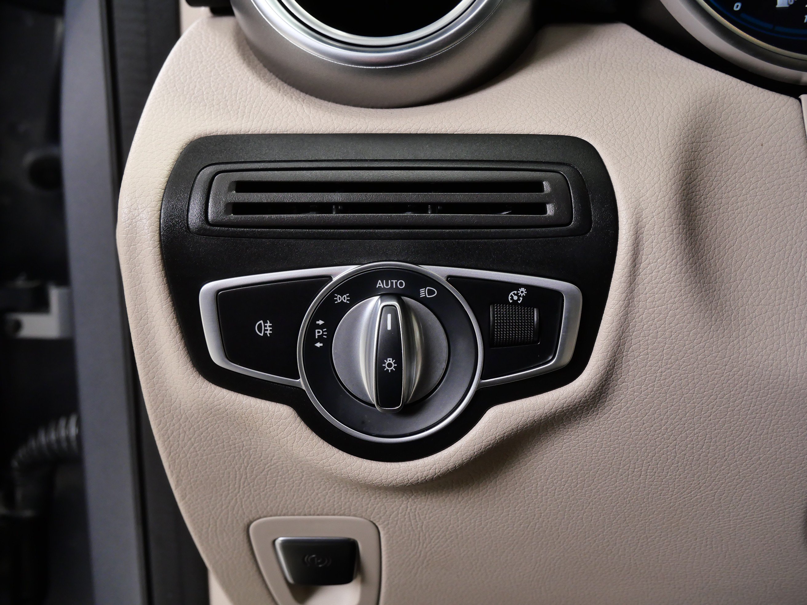 Used 2022 Mercedes-Benz GLC 300 4MATIC image 25