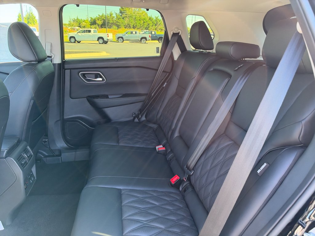 New 2026 Nissan Rogue Platinum w/ Platinum Premium Package AWD/4WD image 14