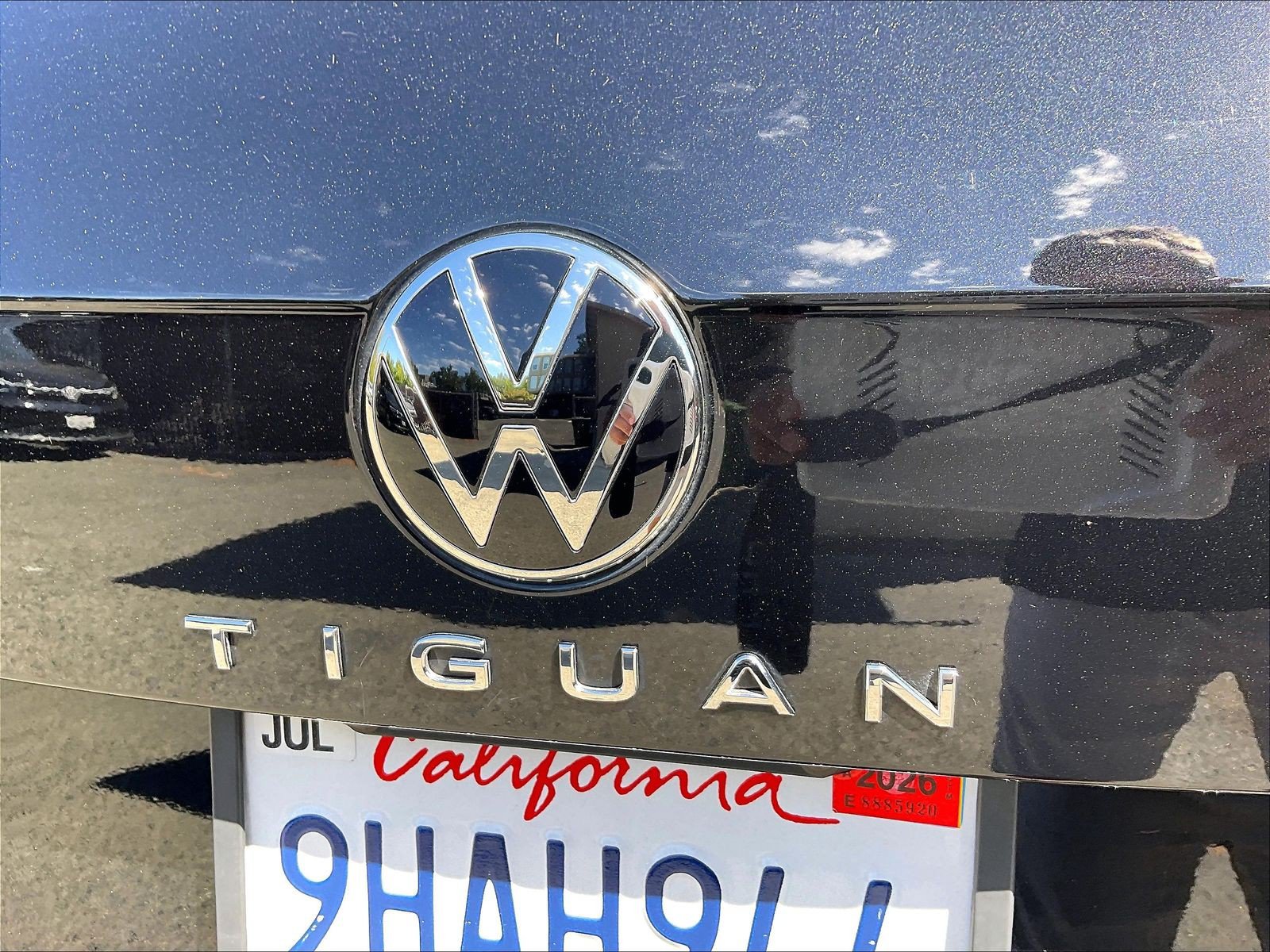 Certified 2023 Volkswagen Tiguan SE R-Line FWD image 7