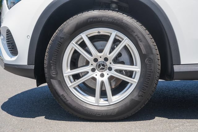 Certified 2025 Mercedes-Benz GLC 300 4MATIC w/ Driver Assistance Package image 17