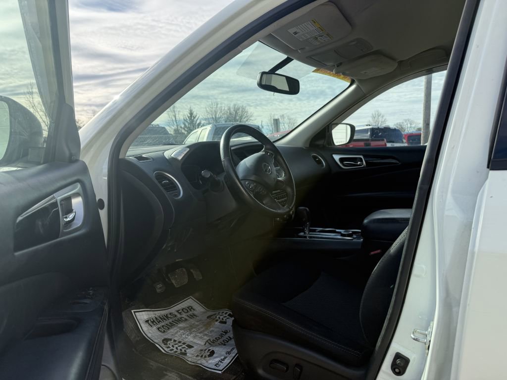 Used 2019 Nissan Pathfinder SV image 7