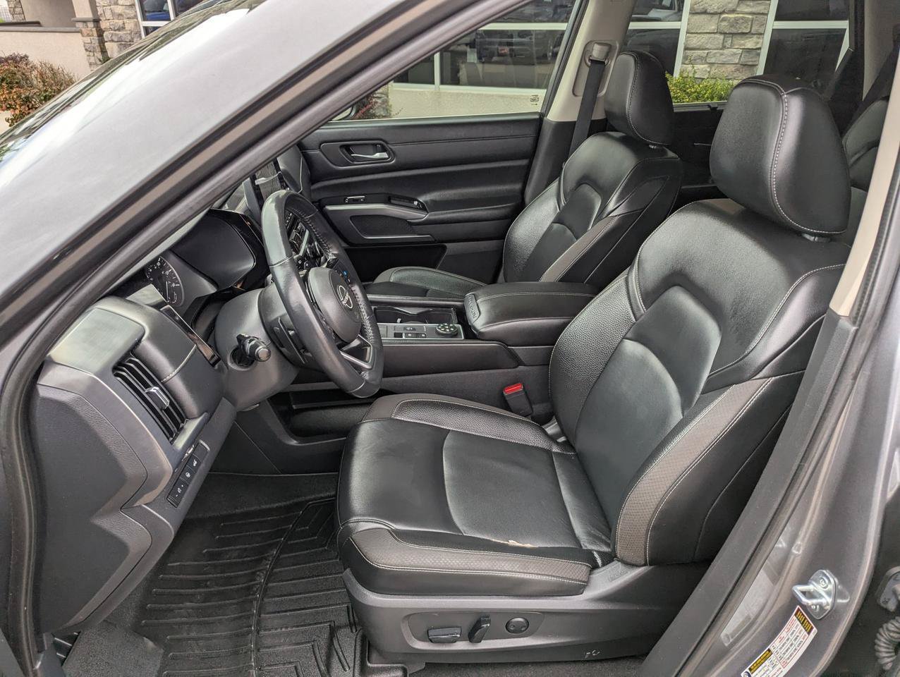 Used 2022 Nissan Pathfinder SL AWD/4WD image 11