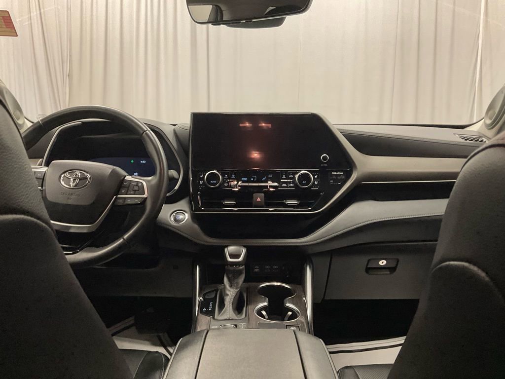 Used 2023 Toyota Highlander Limited image 33