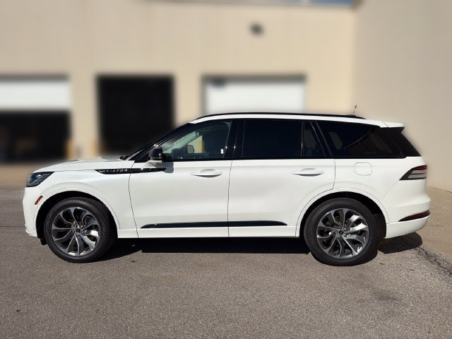 New 2026 Lincoln Aviator AWD w/ Jet Appearance Package image 10