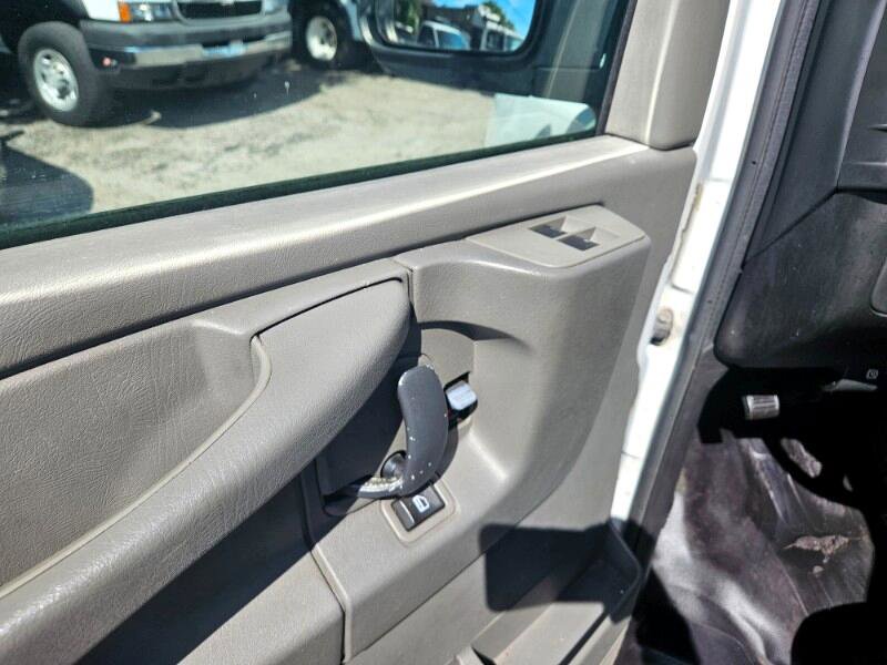 Used 2008 Chevrolet Express 1500 Passenger image 20