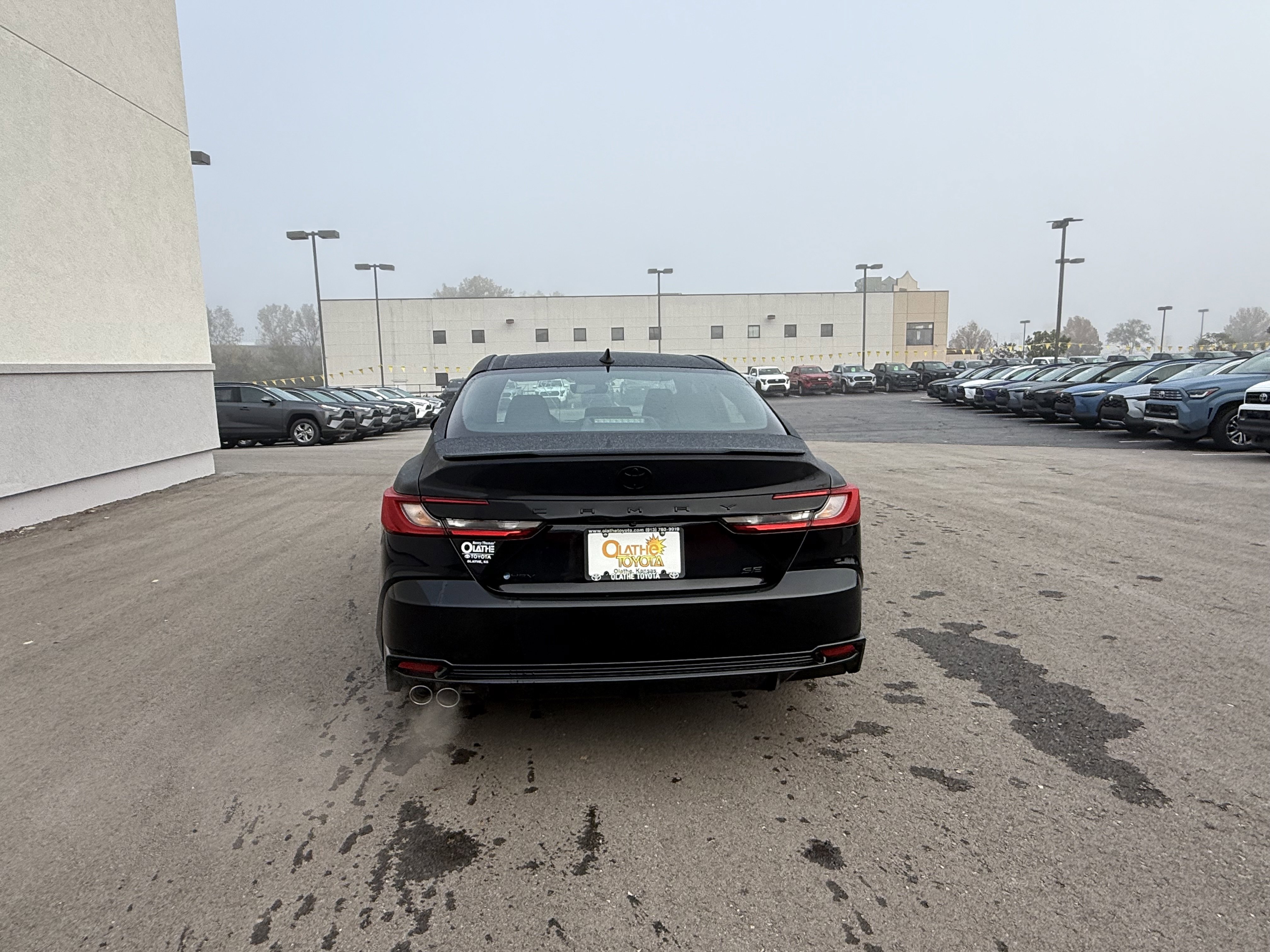New 2026 Toyota Camry Hybrid FWD image 8