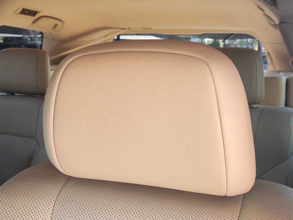 Used 2021 Lexus LX 570 4WD w/ Luxury Package image 16