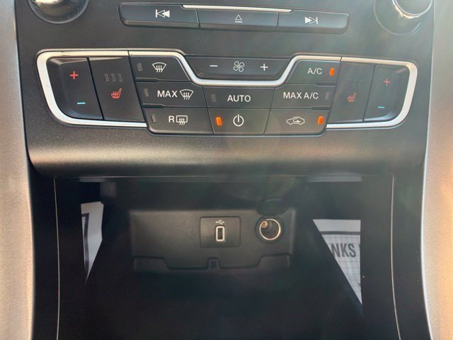 Used 2017 Ford Fusion SE w/ Fusion SE Technology Package AWD/4WD image 28