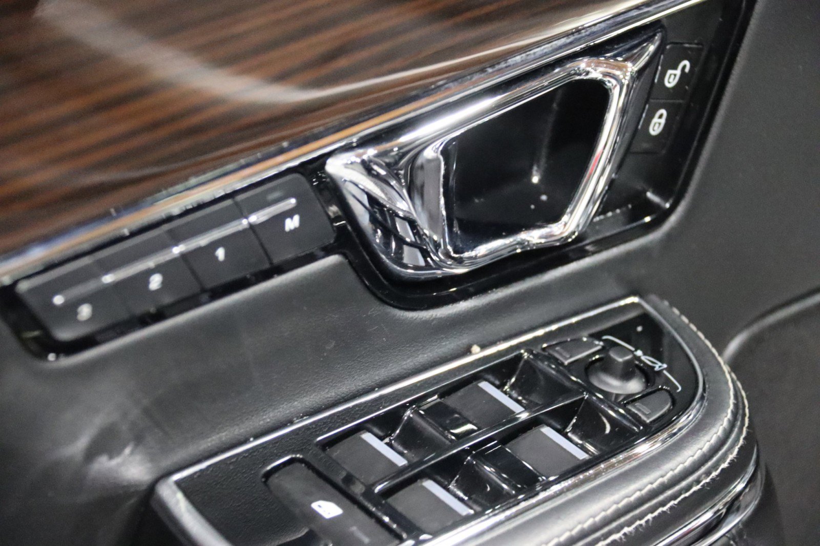 Used 2014 Jaguar XJ L Portfolio image 62