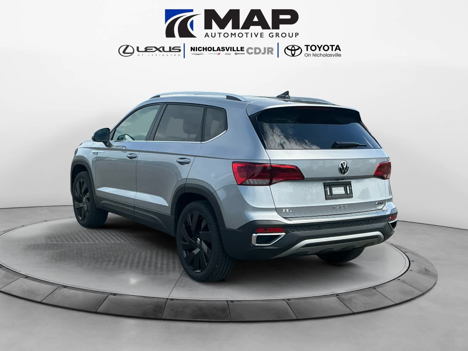 Used 2024 Volkswagen Taos SEL AWD/4WD image 3