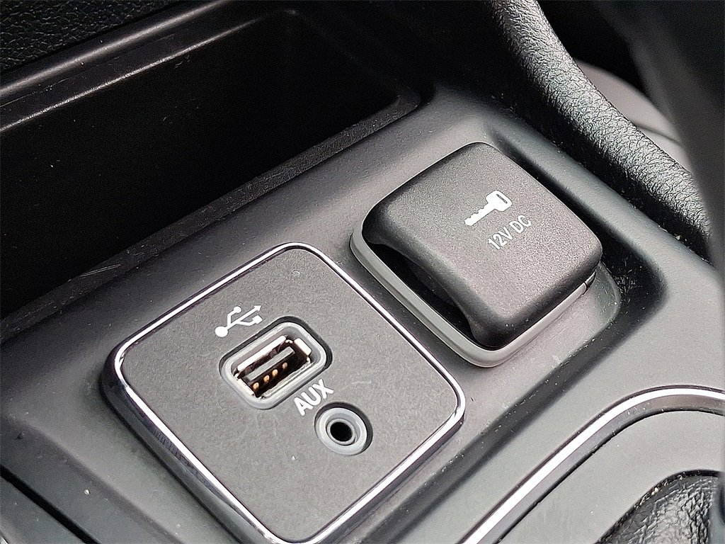 Used 2019 Jeep Cherokee Latitude Plus image 26