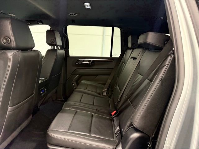 Used 2025 Chevrolet Suburban Z71 AWD/4WD image 19