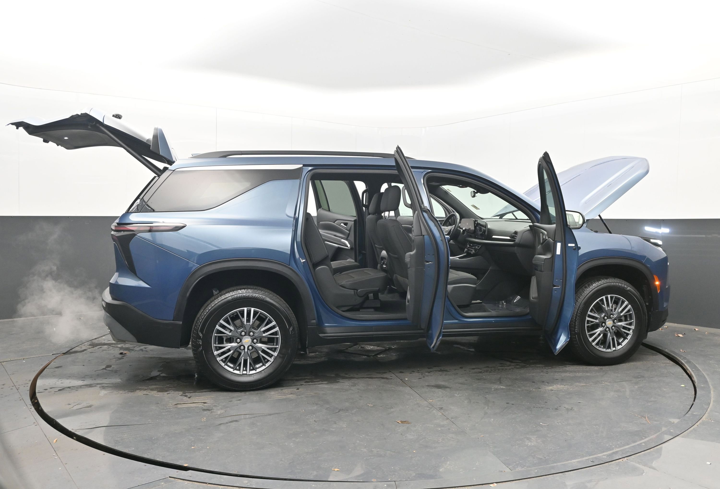 Used 2025 Chevrolet Traverse LT image 47