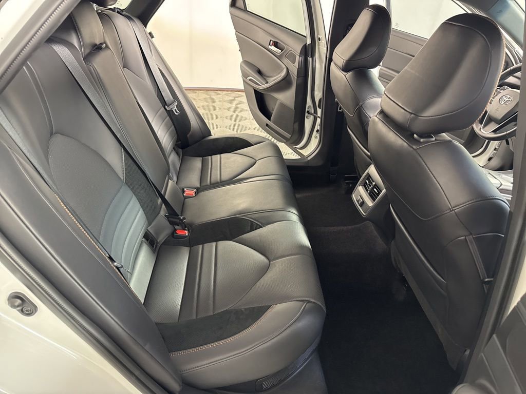 Used 2022 Toyota Avalon XSE FWD image 23