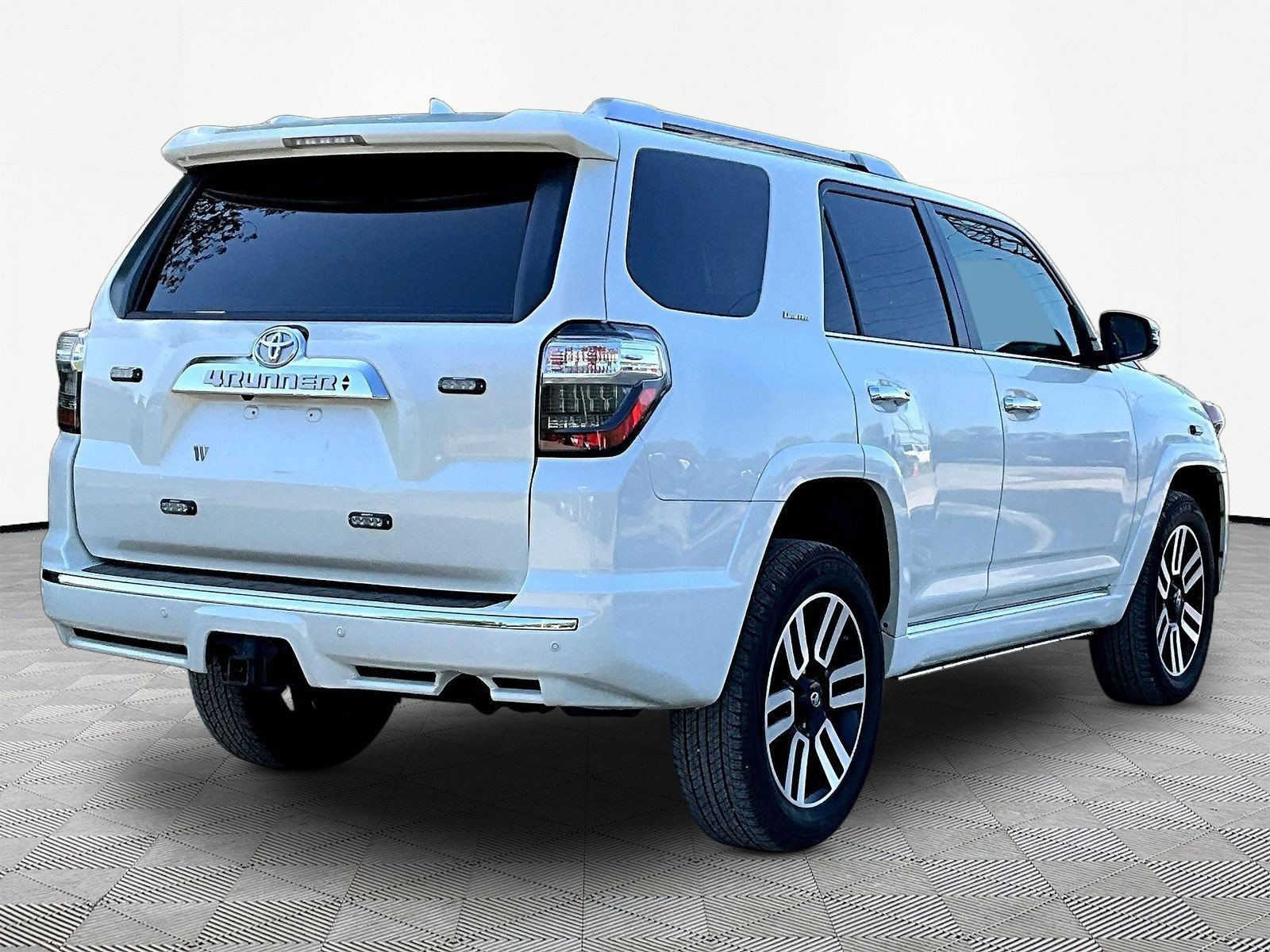 Used 2021 Toyota 4Runner Limited AWD/4WD image 10