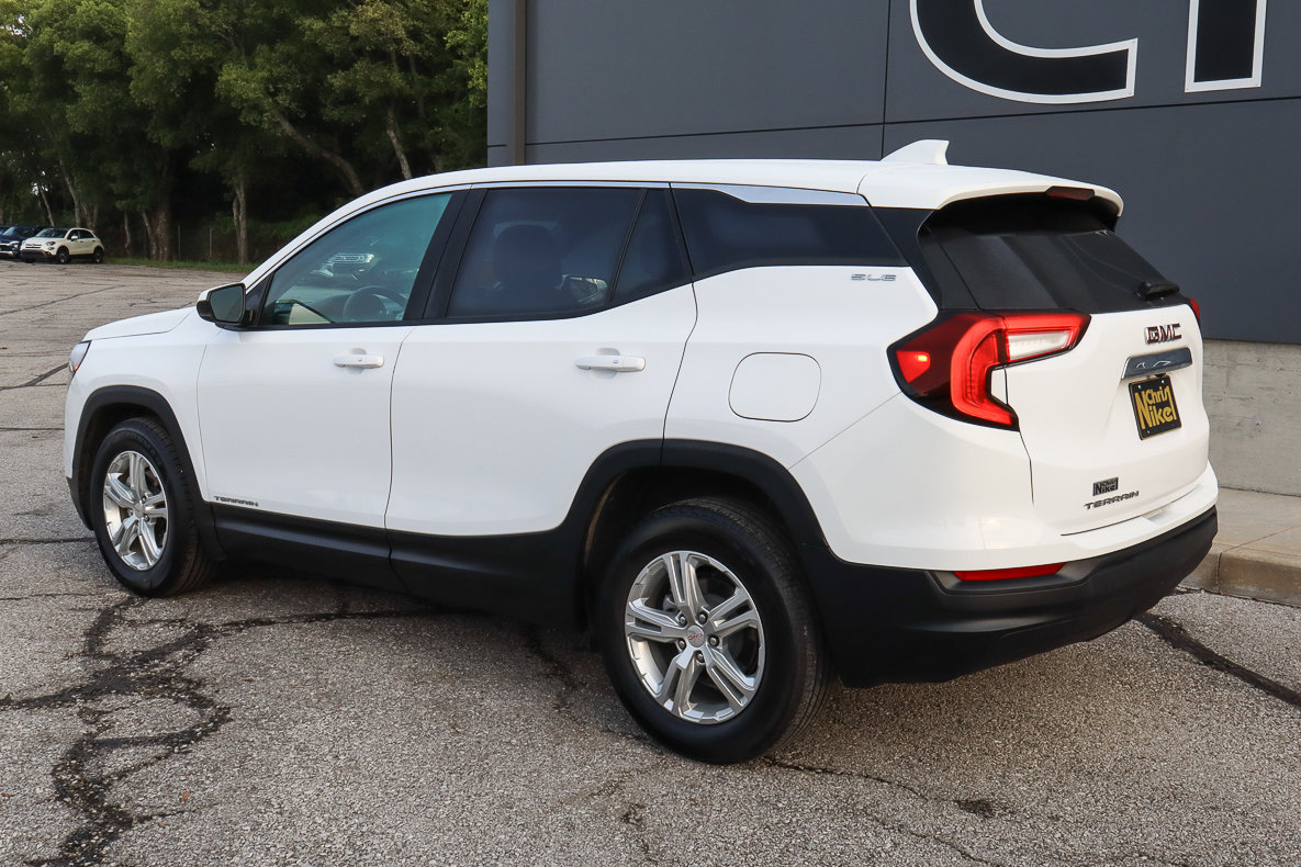 Used 2024 GMC Terrain SLE image 6