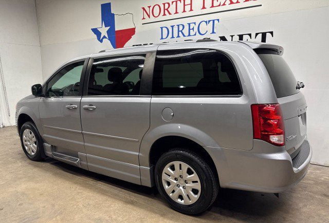 Used 2017 Dodge Grand Caravan SXT w/ Rear Park Assist Package FWD image 10