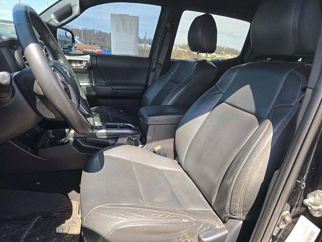 Used 2016 Toyota Tacoma TRD Sport image 11