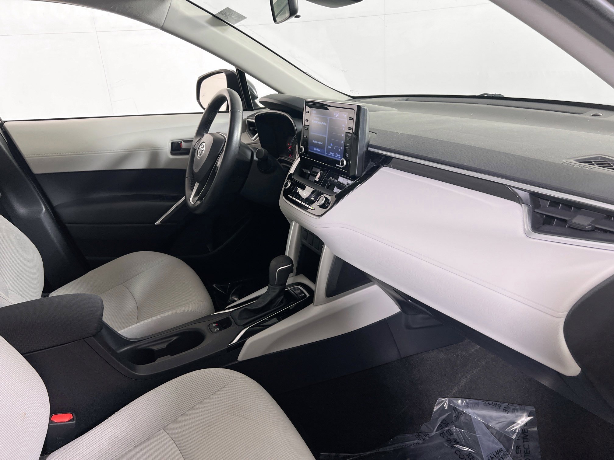 Used 2022 Toyota Corolla Cross LE image 26