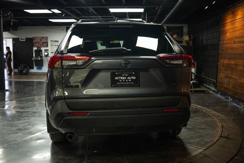 Used 2021 Toyota RAV4 LE FWD image 6