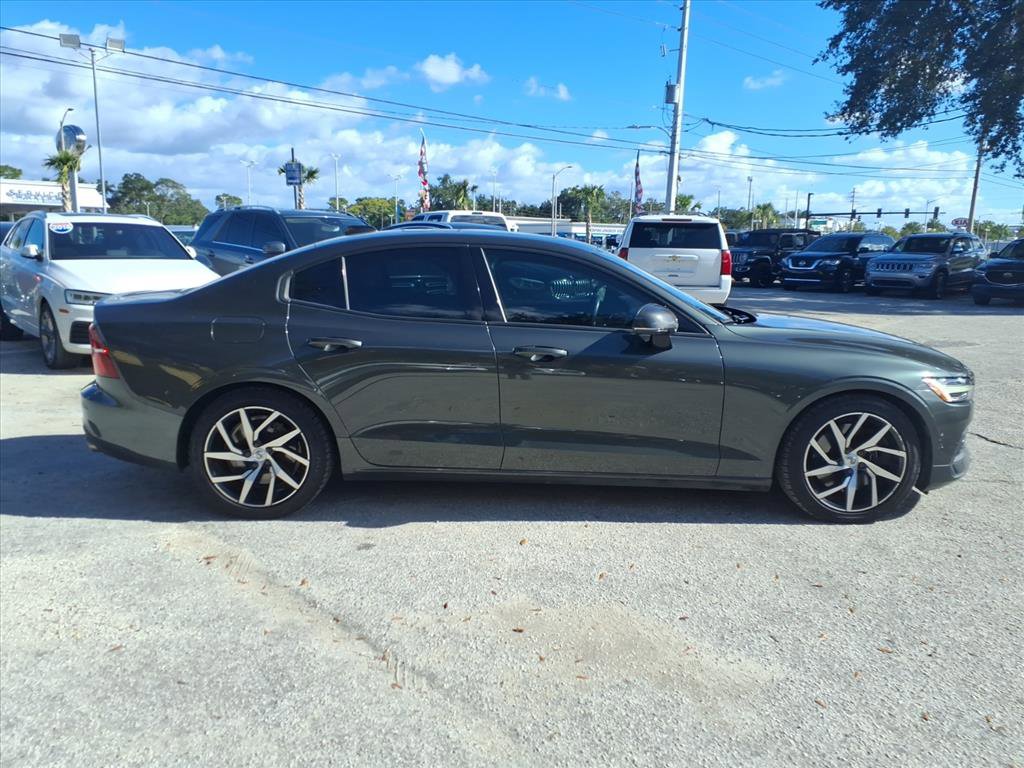Used 2019 Volvo S60 T6 Momentum w/ Premium Package image 8