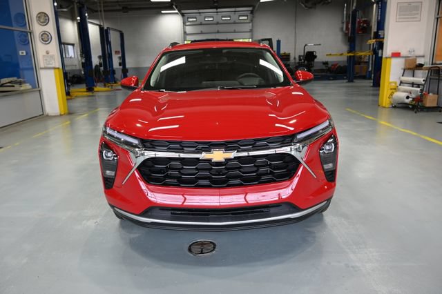 New 2026 Chevrolet Trax LT w/ Driver Confidence Package FWD image 2