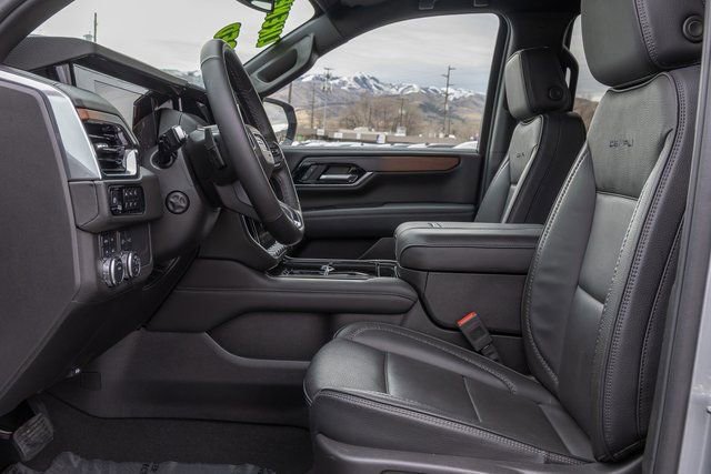 Used 2025 GMC Yukon Denali AWD/4WD image 6