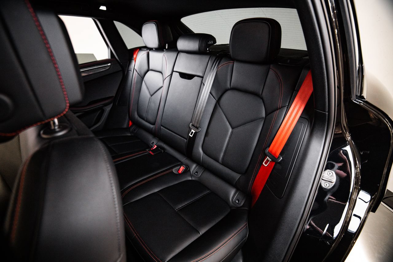 Certified 2026 Porsche Macan GTS AWD/4WD image 24