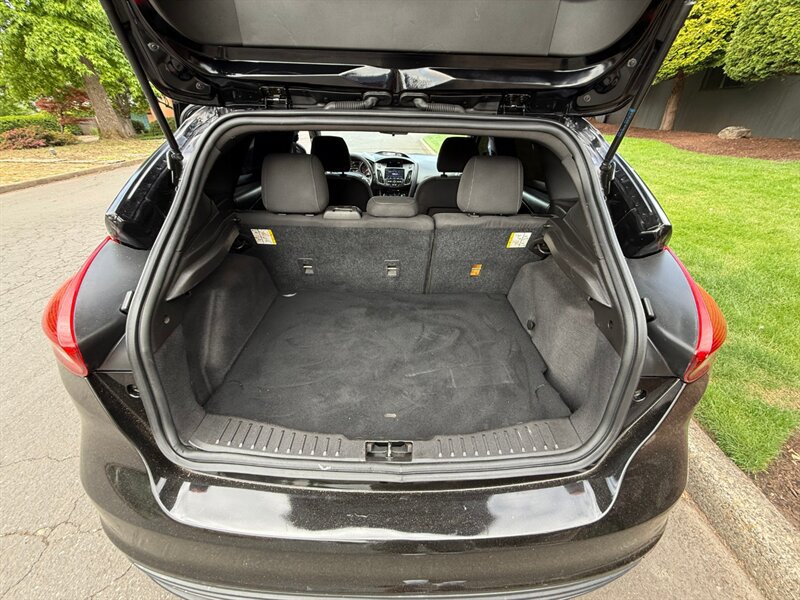 Used 2017 Ford Focus ST FWD image 8
