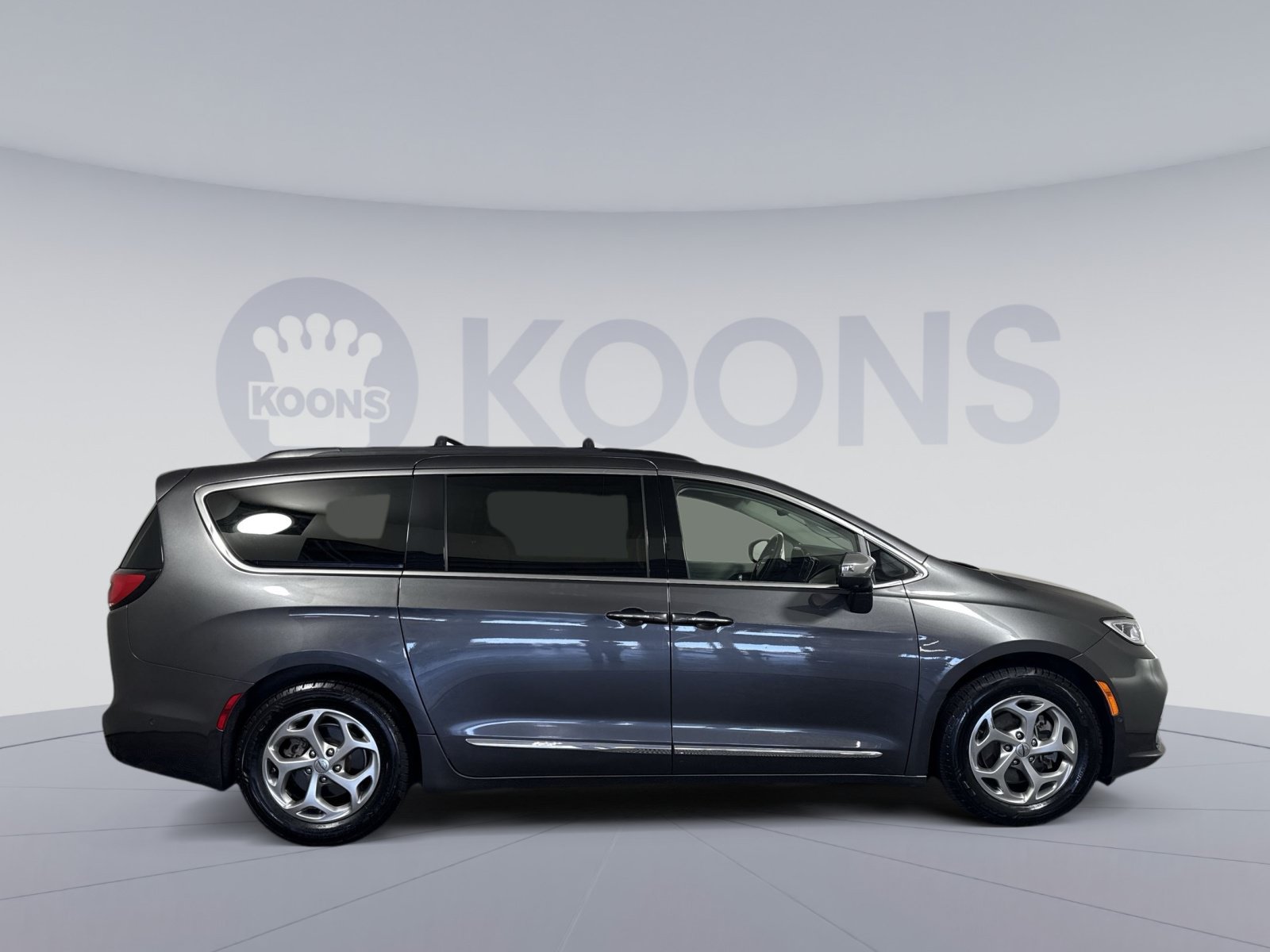 Used 2022 Chrysler Pacifica Limited FWD image 8