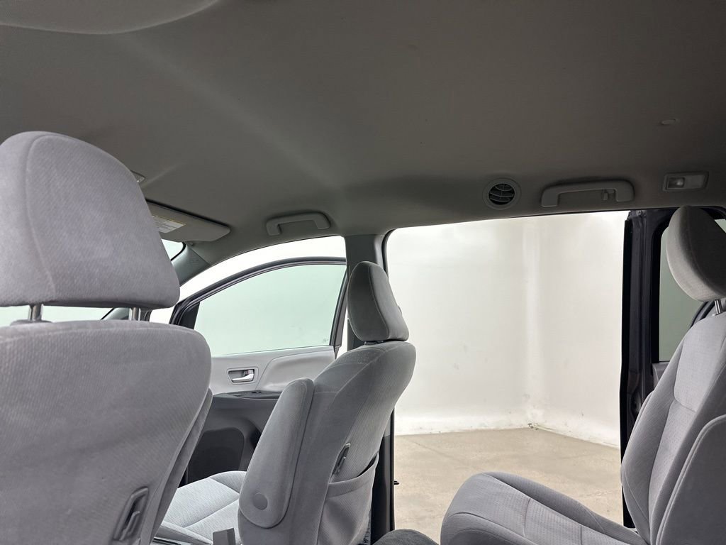 Used 2019 Toyota Sienna LE image 24