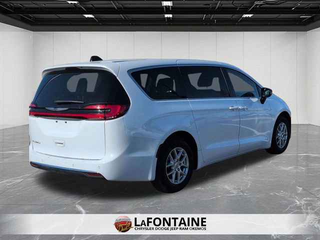 Used 2024 Chrysler Pacifica Touring-L image 5